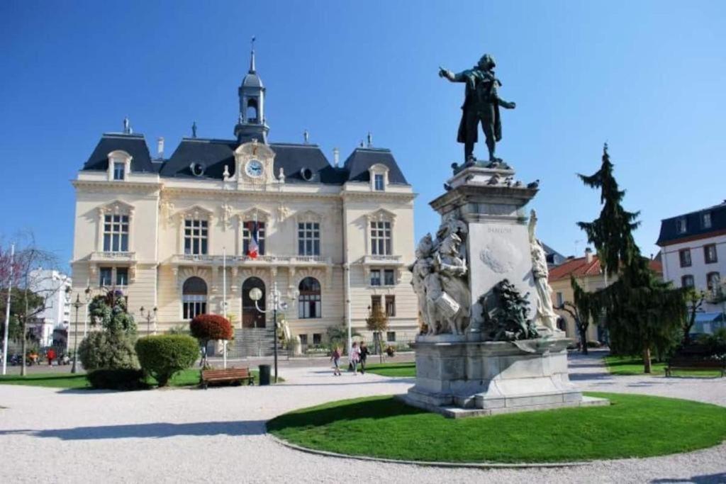 Le Zen -Studio Tout Equipe- Wifi Fibre- Centre Ville Avec Parking Tarbes Bagian luar foto