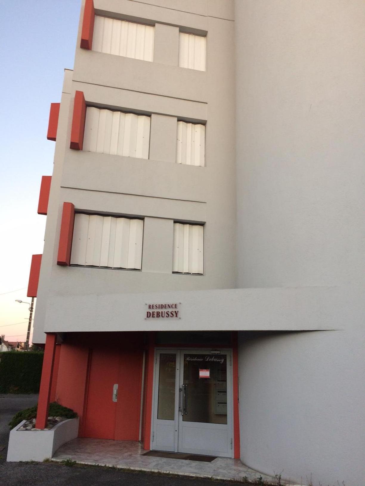 Le Zen -Studio Tout Equipe- Wifi Fibre- Centre Ville Avec Parking Tarbes Bagian luar foto
